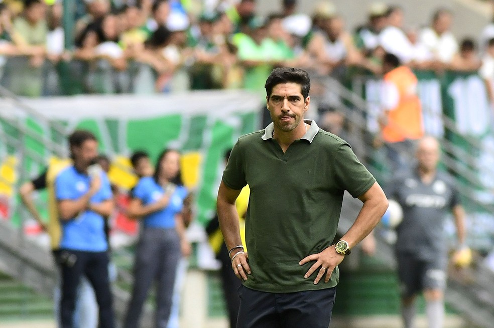 Abel prevê até cinco reforços para o Palmeiras e quer manter aposta em jovens em 2025 | palmeiras | ge