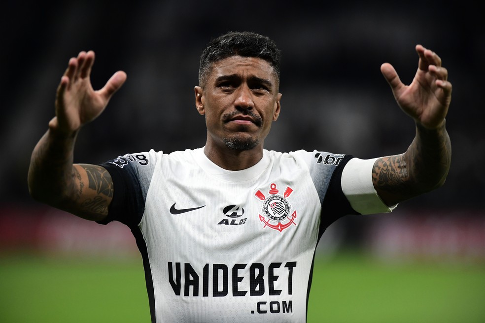 Paulinho, ídolo do Corinthians, anuncia a aposentadoria do futebol | corinthians | ge