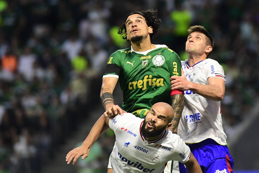 Palmeiras liga sinal de alerta após defesa ir de ponto forte a dor de cabeça antes do Dérbi | palmeiras | ge