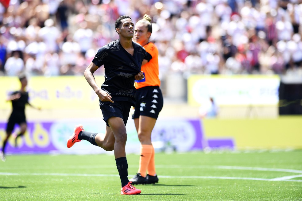 Augusto Melo explica negociação com o Chelsea pelo lateral Denner: "Não temos o que fazer" | corinthians | ge