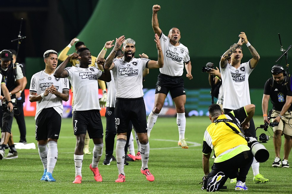 Artur Jorge dedica vitória para a torcida do Botafogo: "Mostramos que estamos vivos" | botafogo | ge