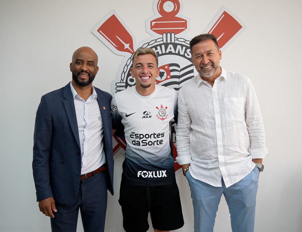 Corinthians anuncia a renovação do meio-campista Ryan | corinthians | ge