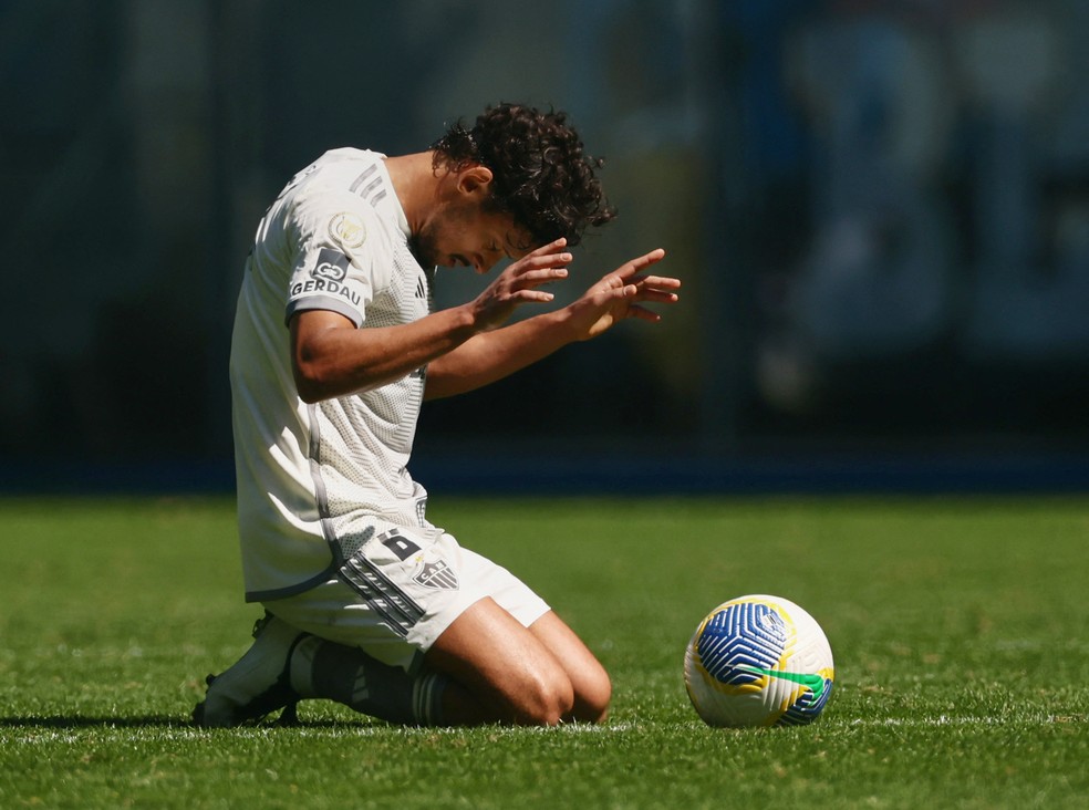 Na cola de Hulk no Atlético-MG, Scarpa iguala Paulinho e é vice-líder em participações a gol | atlético-mg | ge