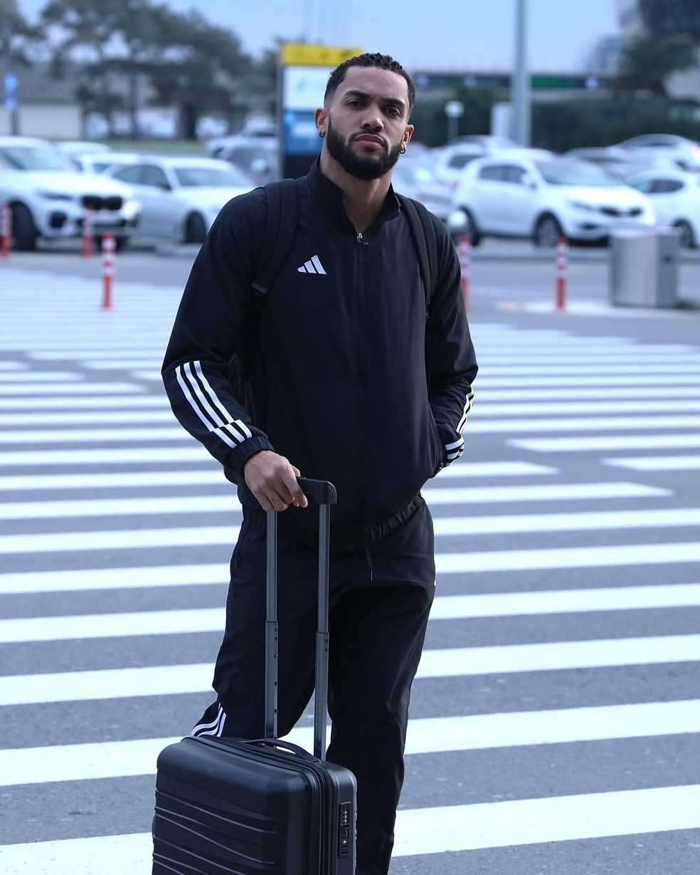 Primeiro reforço da era Bap, Juninho chega ao Rio para assinar com o Flamengo | flamengo | ge