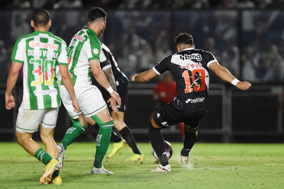 Análise: em jogo que projetava vencer, Vasco precisa agradecer por empate | vasco | ge