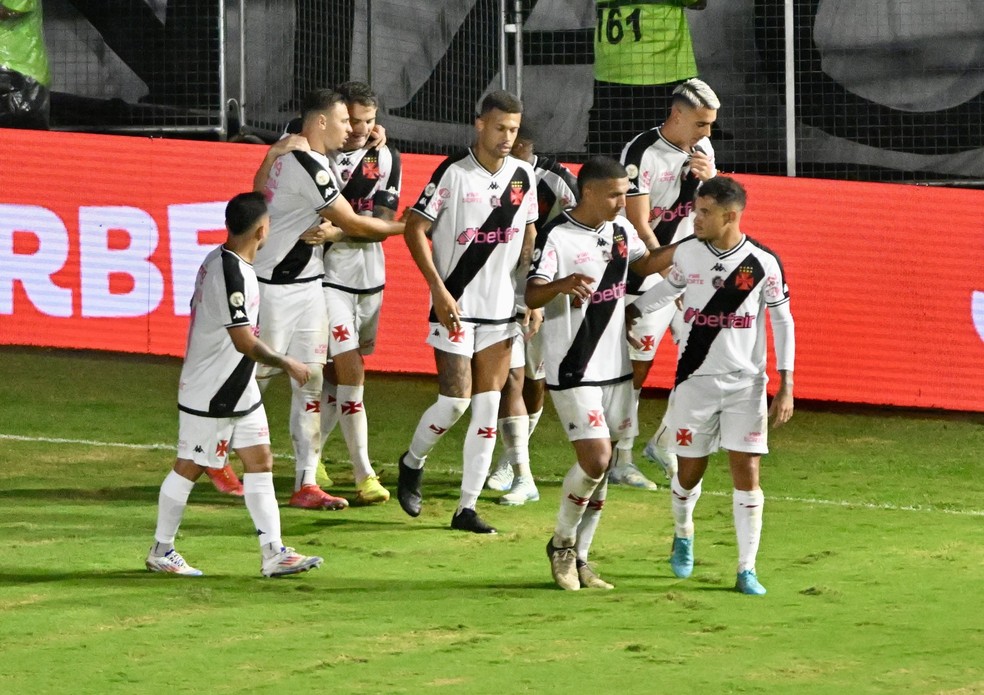 Atuações do Vasco: Léo, Hugo Moura e Mateus Carvalho são os melhores em vitória; dê as suas notas | vasco | ge