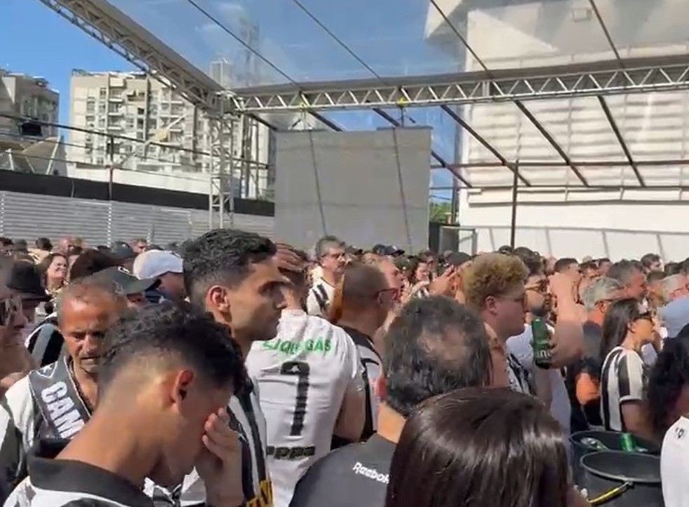 Da euforia à frustração, as reações da torcida do Botafogo em General Severiano | botafogo | ge