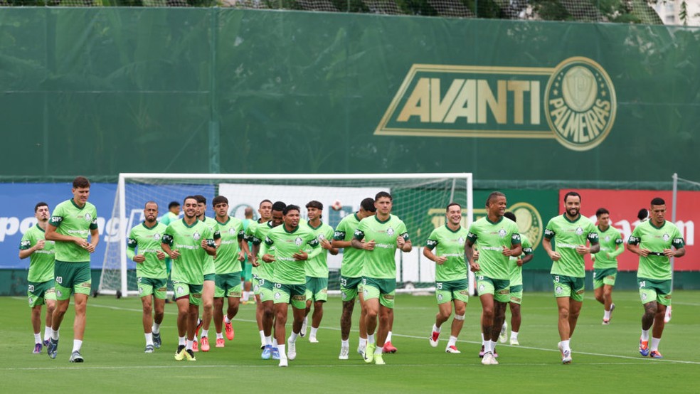 Piquerez e Estêvão vão a campo em trabalho reforçado por Dudu na folga do Palmeiras | palmeiras | ge