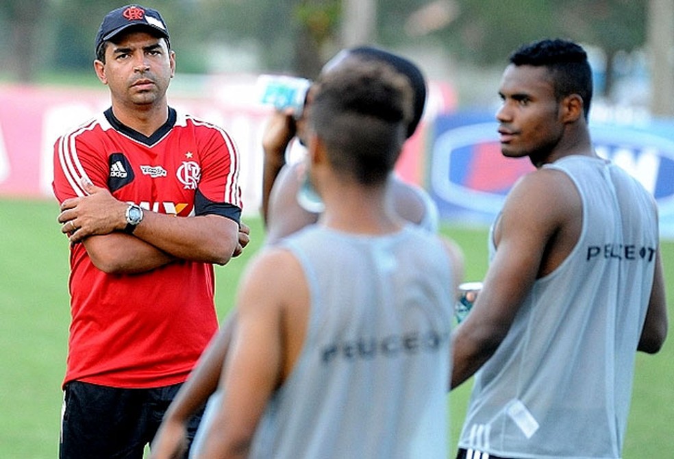 Cleber dos Santos volta ao Flamengo e substitui Filipe Luís como técnico do sub-20 | flamengo | ge