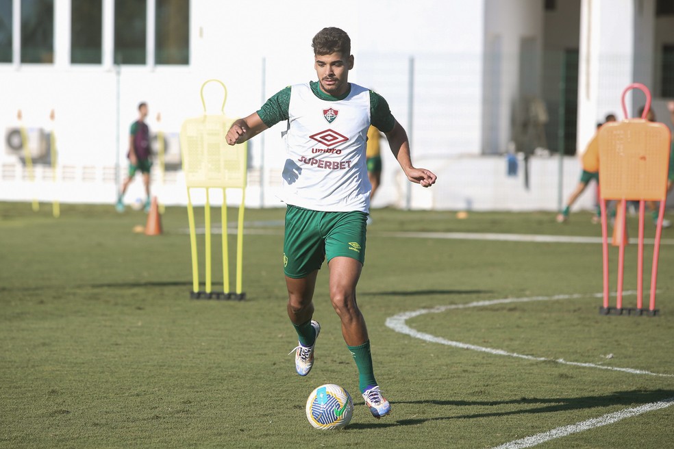 Fluminense encaminha empréstimo de João Neto para o Portimonense | fluminense | ge