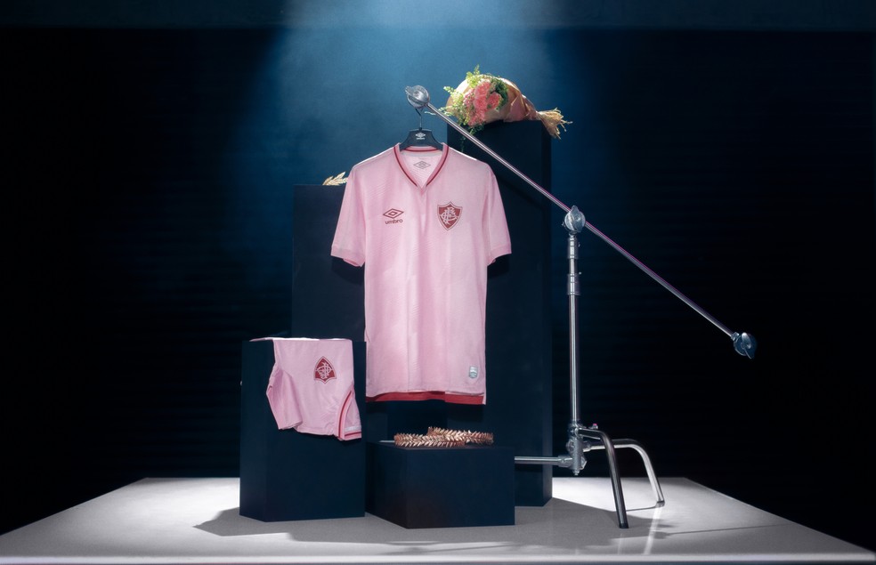 Fluminense lança nova camisa em homenagem ao Outubro Rosa | fluminense | ge