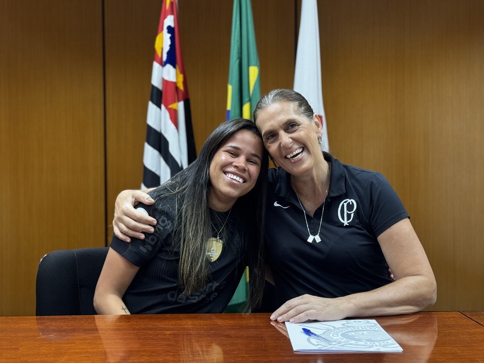 Corinthians anuncia a renovação de Vic Albuquerque, maior artilheira do time feminino | corinthians | ge