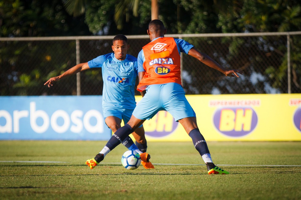 Titular no Botafogo, Vitinho reencontra o Atlético-MG, primeiro adversário como profissional | botafogo | ge