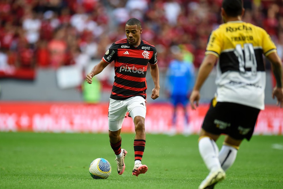 De la Cruz treina com o grupo e tem boas chances de reforçar o Flamengo contra o Palmeiras | flamengo | ge