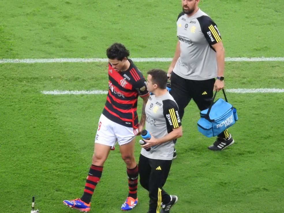 Pedro sente lesão e é substituído no primeiro tempo de jogo do Flamengo | flamengo | ge