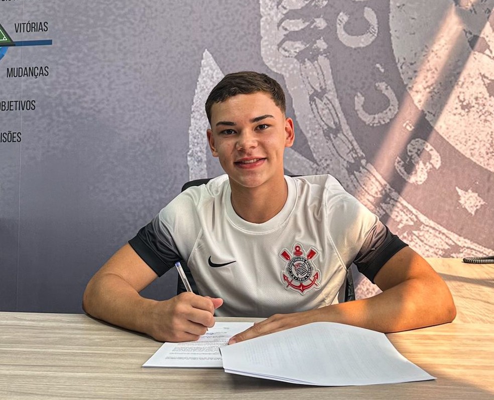 Miguel, irmão de Gabriel Moscardo, assina contrato de formação com o Corinthians | corinthians | ge