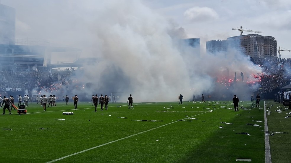 Corinthians fecha preparação para clássico com festa da torcida; veja gols de Memphis no treino | corinthians | ge