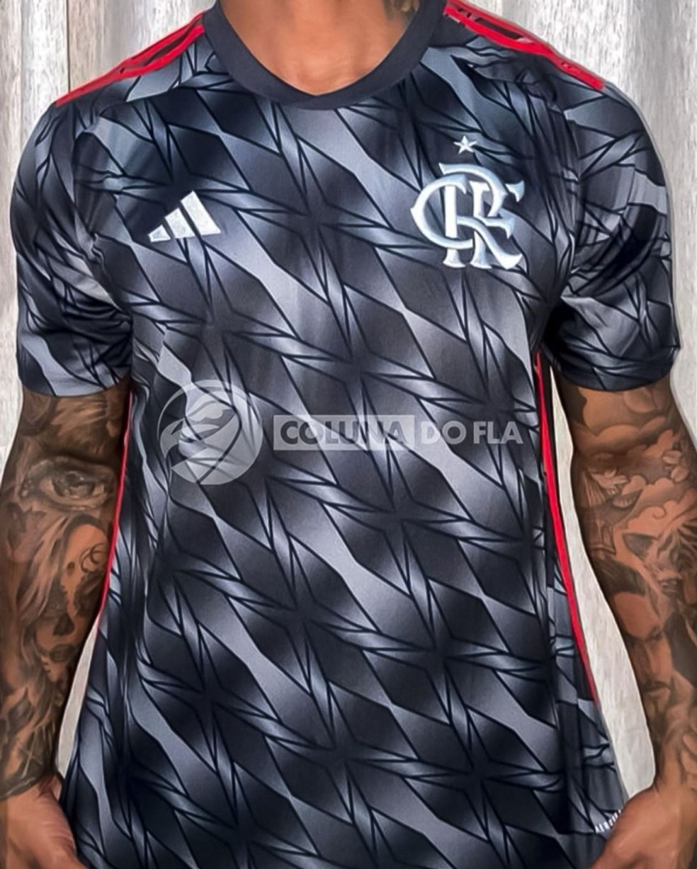 Vaza nova camisa número 3 do Flamengo, em tom cinza; veja modelo e data de lançamento | flamengo | ge