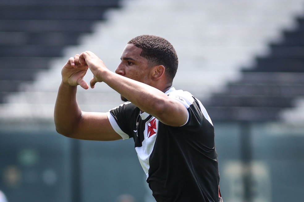 Léo Jacó cumpre profecia do primo em título do Vasco, e pai vibra: "Jogo grande é de jogador grande" | vasco | ge