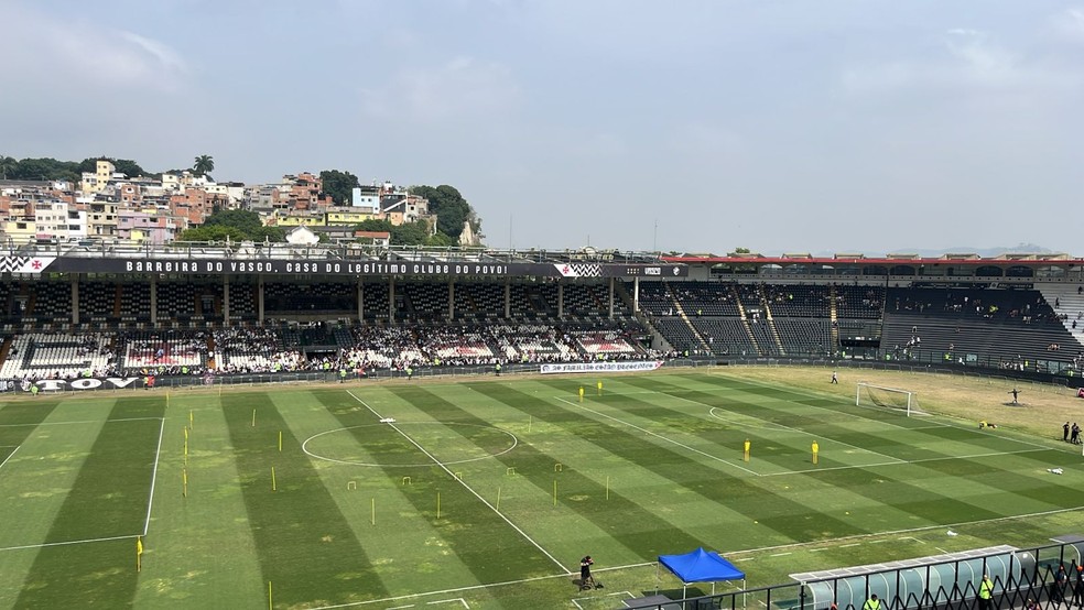 Vasco promove treino aberto na véspera de semifinal da Copa do Brasil; veja imagens | vasco | ge