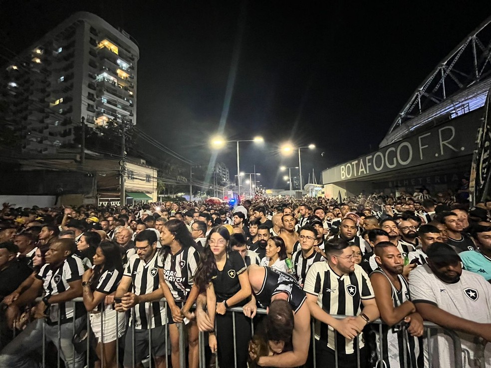 Botafogo abre venda de ingressos para jogo contra o Vitória, o penúltimo do Nilton Santos em 2024 | botafogo | ge