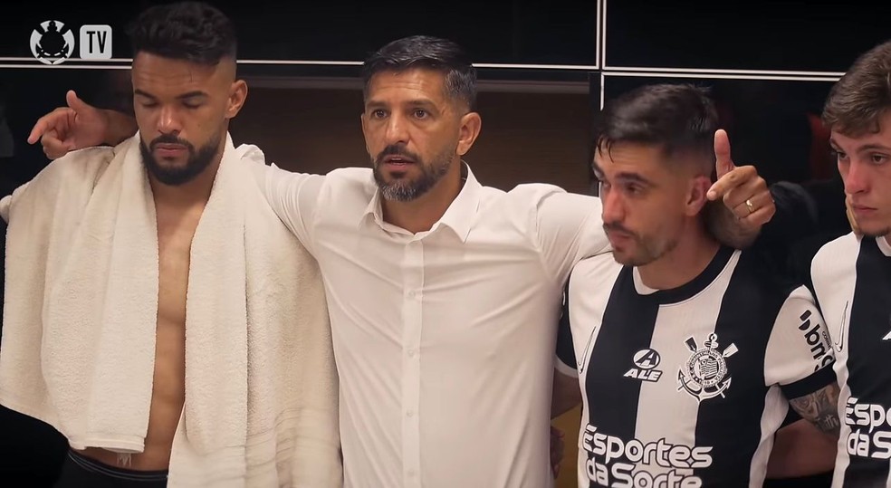 "O Corinthians vai jogar a Primeira Divisão ano que vem, p…"; veja bastidores contra o Cruzeiro | corinthians | ge