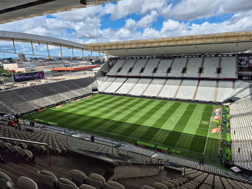 Após vitória do Corinthians, torcedores do Fluminense fazem doações para ajudar em quitação de estádio | fluminense | ge