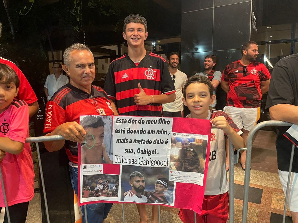 Em clima de final, Flamengo é recebido em Fortaleza por multidão com gritos de "Fica, Gabigol" | flamengo | ge