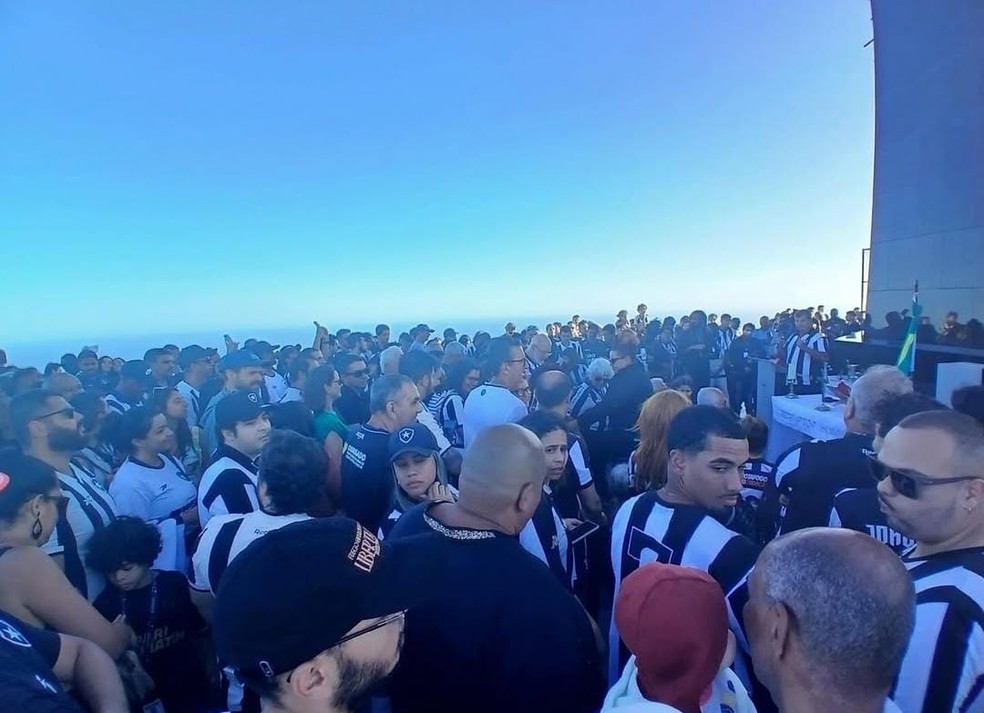 Torcedores do Botafogo realizam missa aos pés do Cristo Redentor às vésperas de decisões | botafogo | ge