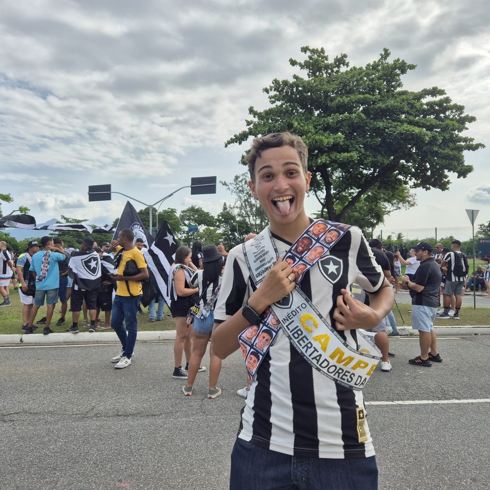 Botafogo chega ao Rio e comemora o título da Libertadores com a torcida | botafogo | ge