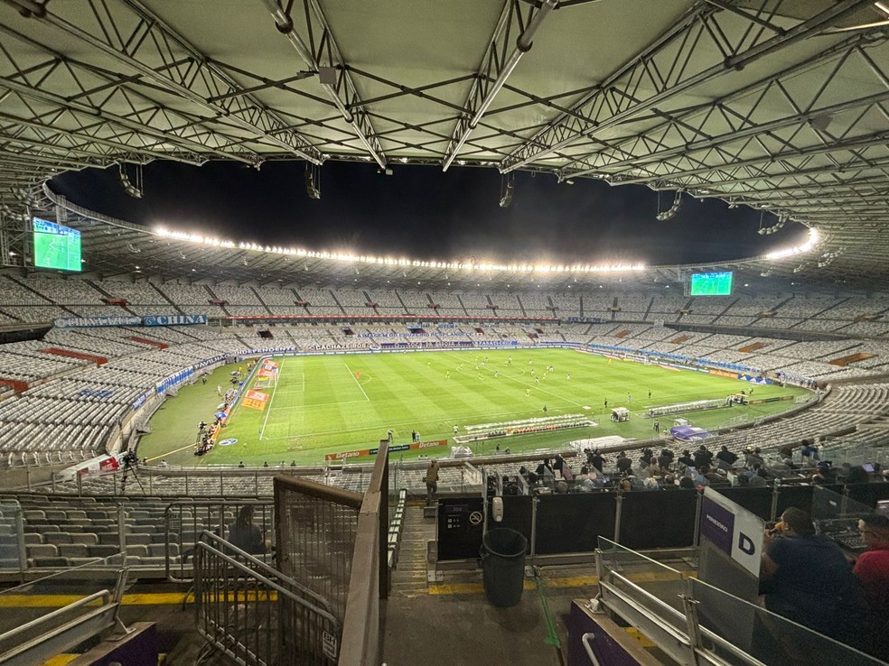 Com Mineirão de portões fechados, Cruzeiro usa autofalantes com músicas da torcida; vídeo | cruzeiro | ge