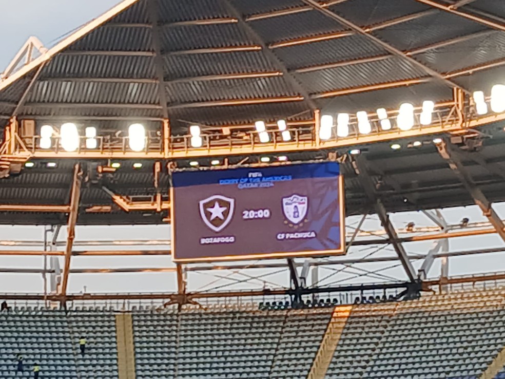 Estádio da estreia do Botafogo no Intercontinental recebe últimos retoques; veja imagens | botafogo | ge