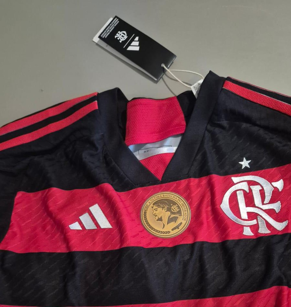 Veja detalhes da camisa que o time do Flamengo usará em despedida de Adriano | flamengo | ge