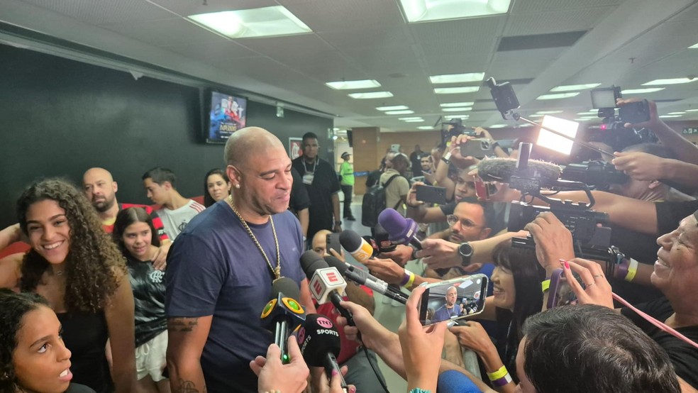 Adriano se emociona antes de jogo de despedida pelo Flamengo: "Estou tremendo, a ficha não caiu" | flamengo | ge