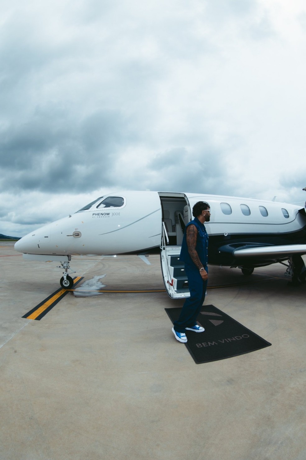 Cruzeiro: Gabigol chega de jatinho e é apresentado em festa no Mineirão | cruzeiro | ge