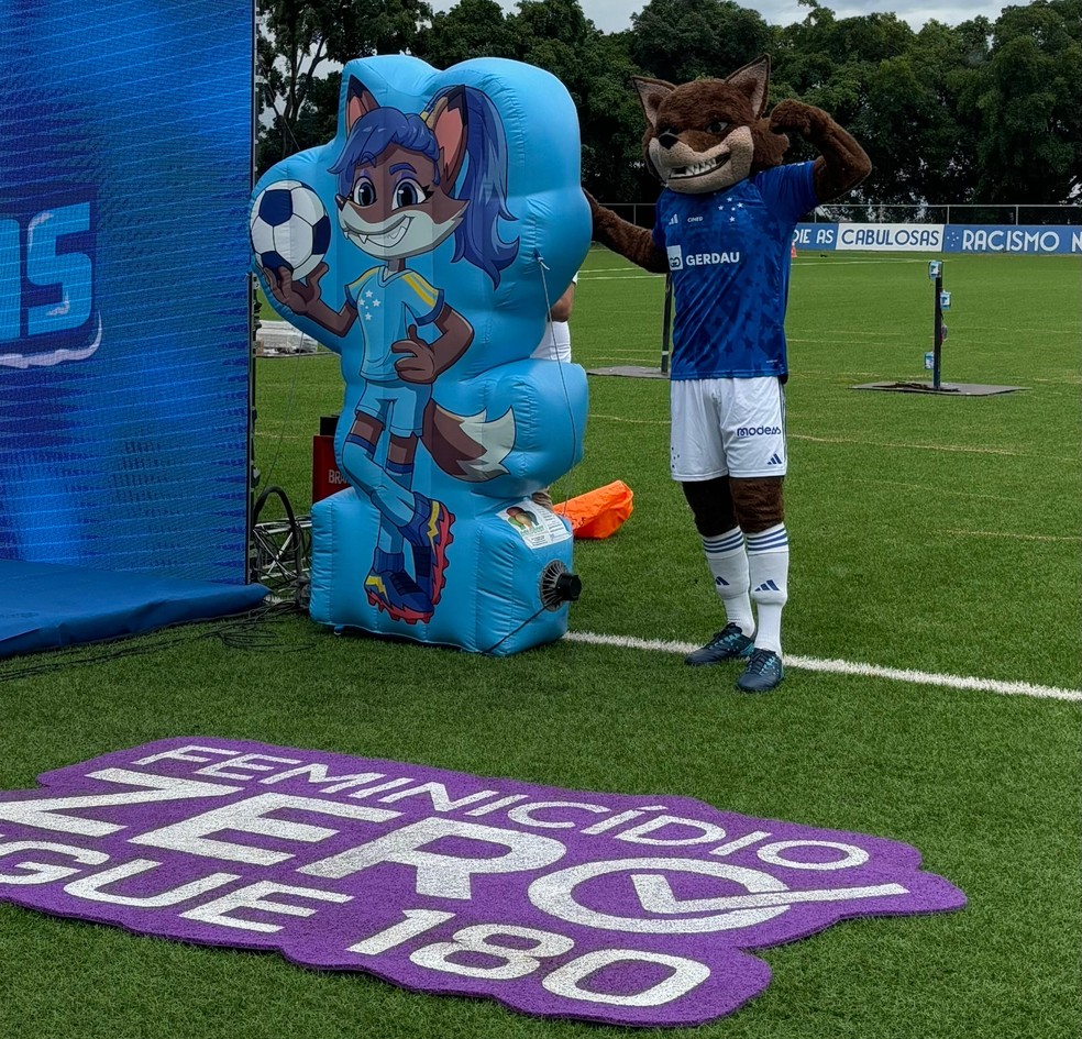 Cruzeiro apresenta elenco feminino e nova mascote; veja fotos | cruzeiro | ge