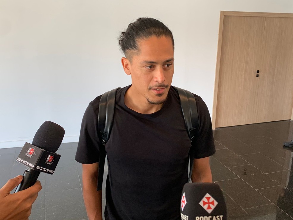 Mauricio Lemos desembarca no Rio para assinar com o Vasco | vasco | ge