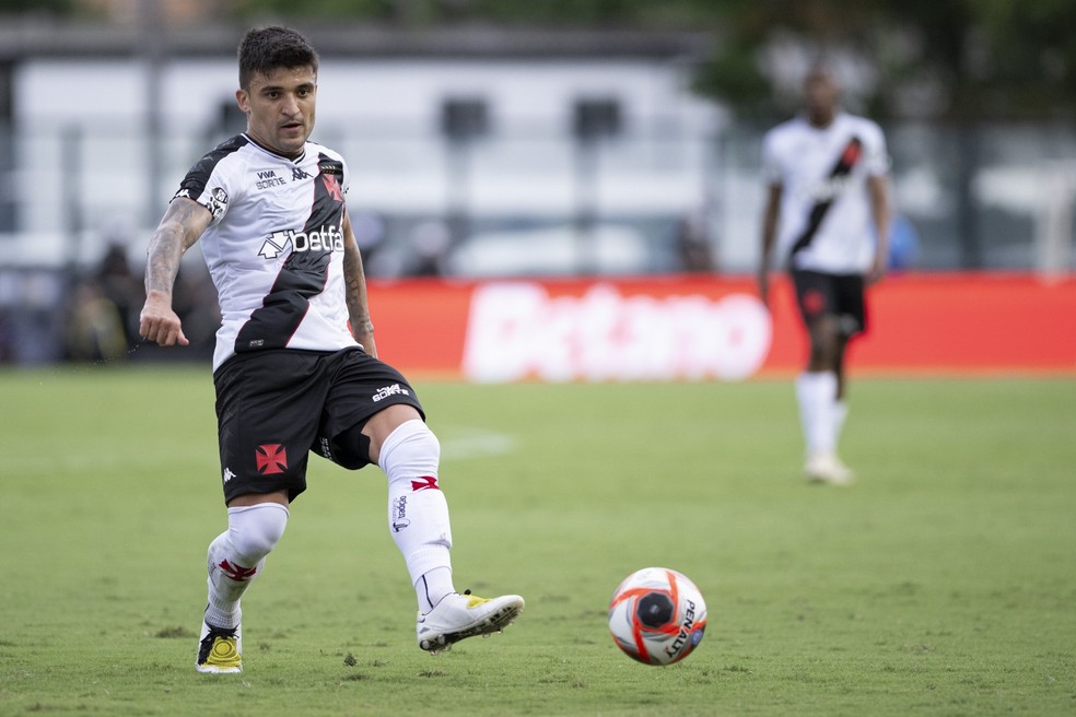 Victor Luís cita comprometimento e diz estar "aprendendo muito" com jovens do Vasco | vasco | ge