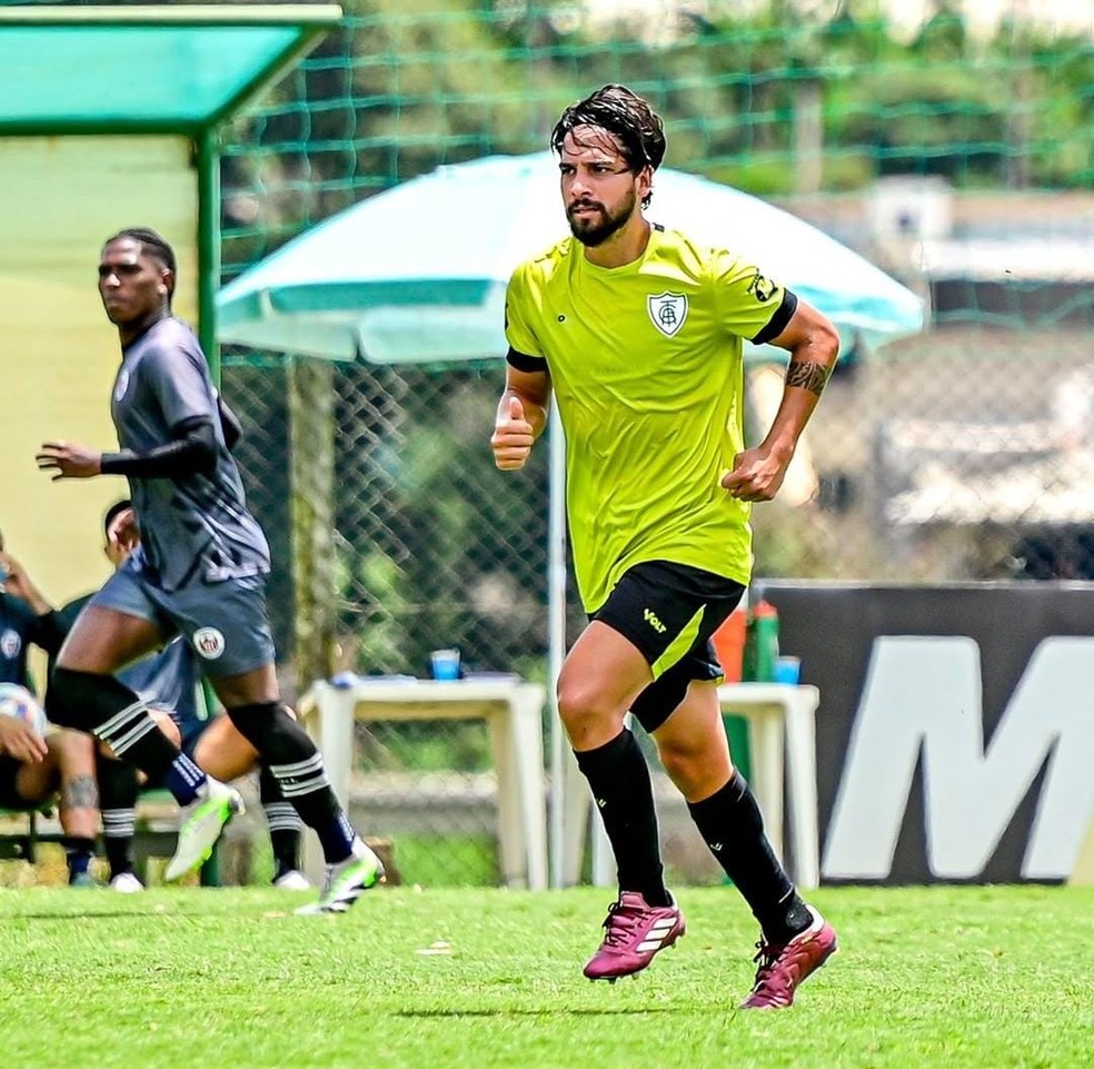 Benítez volta à campo pelo América-MG após recuperar de lesão grave | américa-mg | ge