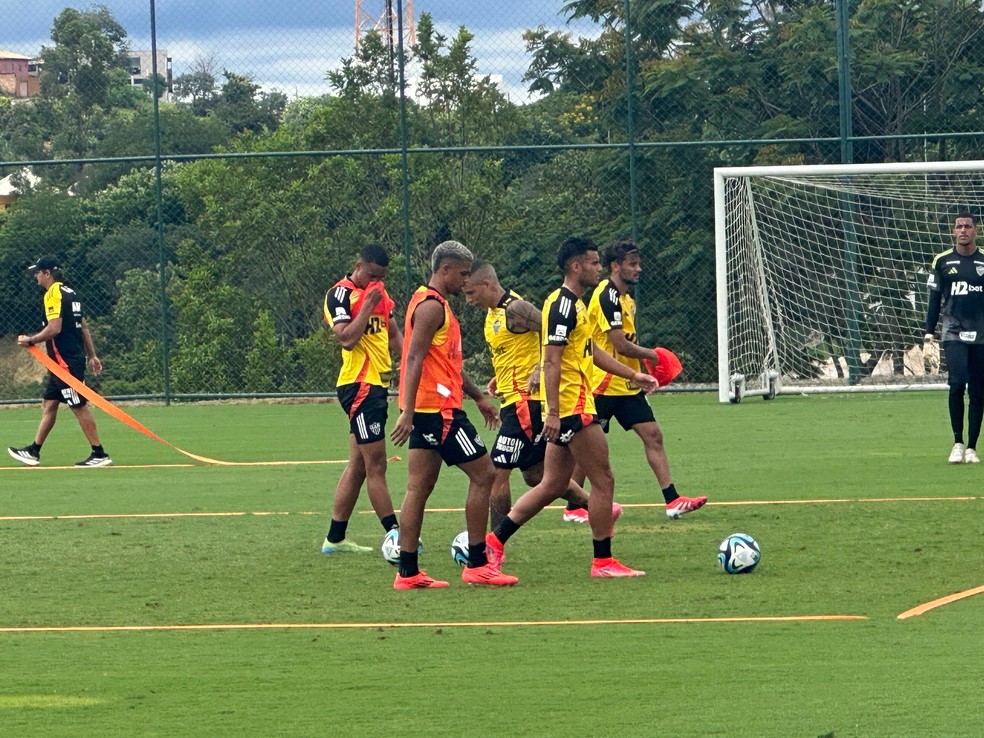 Treino do Atlético-MG: golaço de Hulk, finalizações, espaço reduzido e saída de bola; veja como foi | atlético-mg | ge