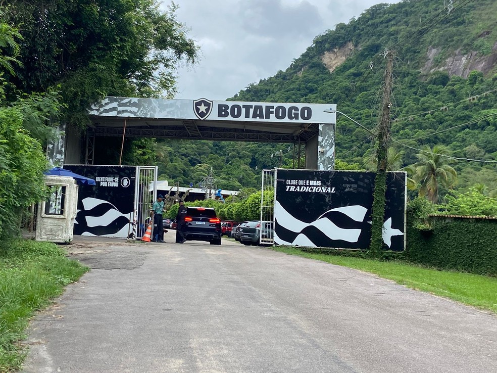 Após ameaça, jogadores do Botafogo se reapresentam no CT e iniciam preparação para 2025 | botafogo | ge