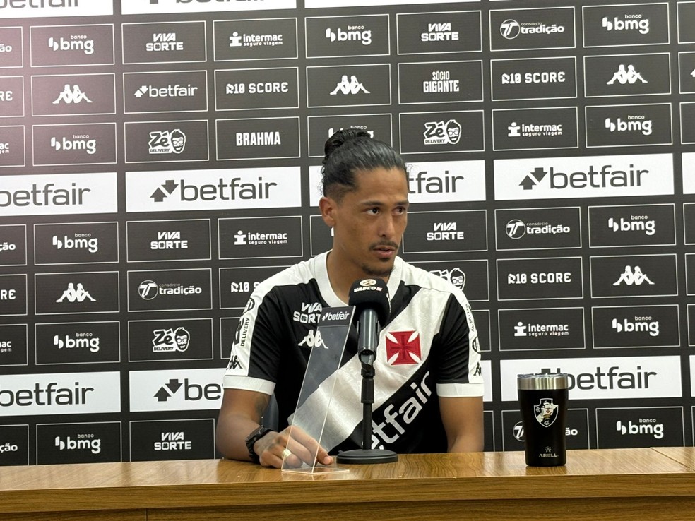 Maurício Lemos é apresentado no Vasco e promete: "Venho para ficar muitos anos" | vasco | ge