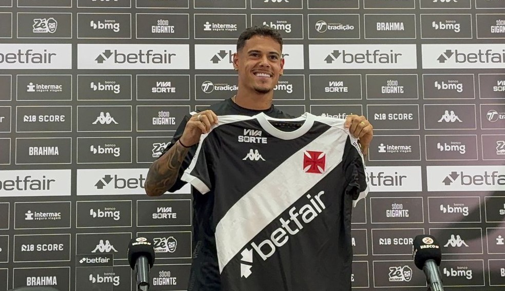 Lucas Freitas é apresentado no Vasco | vasco | ge