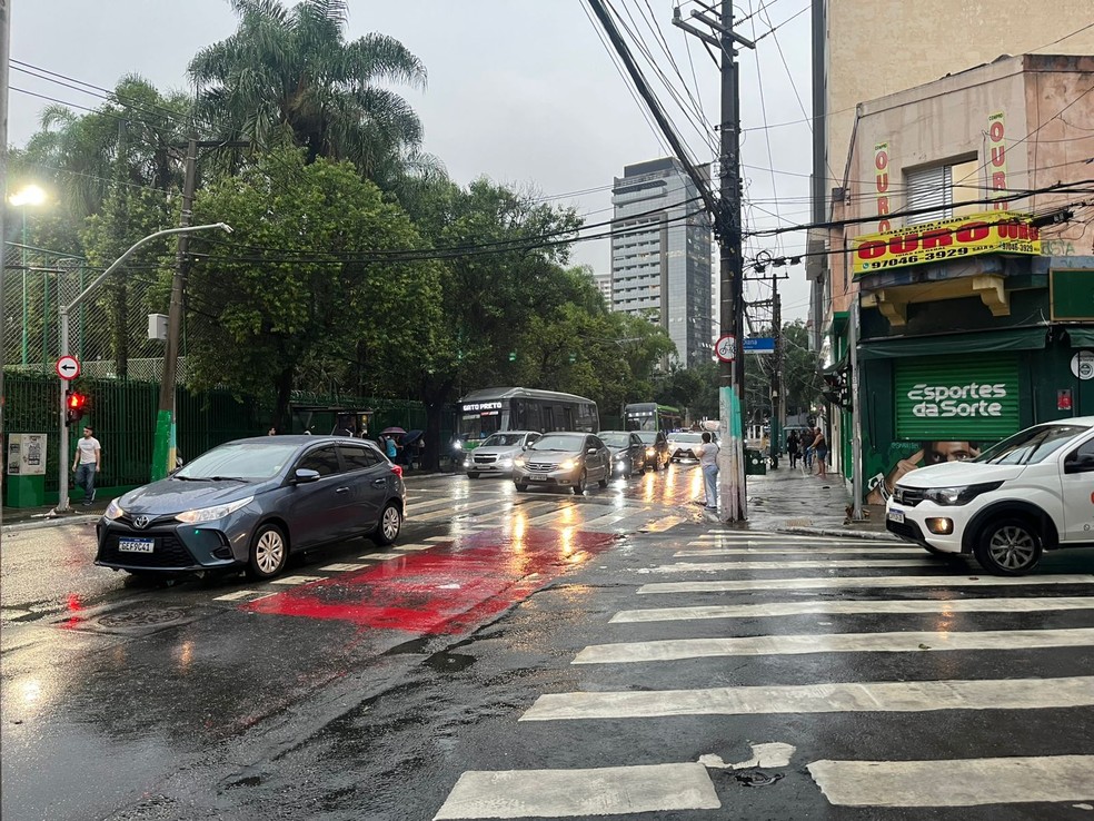 Impacto das chuvas: rua do Allianz Parque alaga, e Pacaembu não vê problemas para final da Copinha | palmeiras | ge